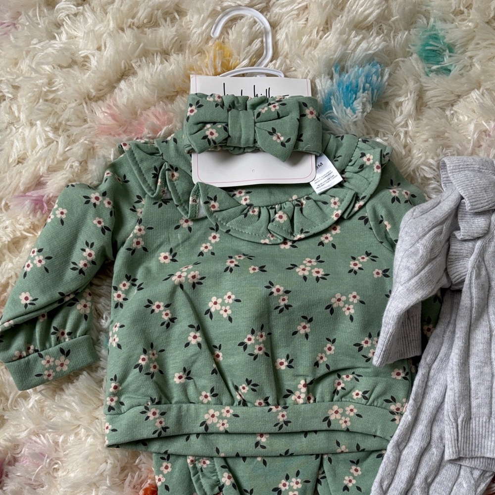Baby clothing bundle - Picture 2 of 5